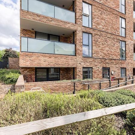 Stylish & Comfortable Top-Floor Flat In Harrow Londres Exterior foto