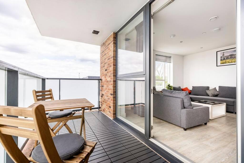 Stylish & Comfortable Top-Floor Flat In Harrow Londres Exterior foto